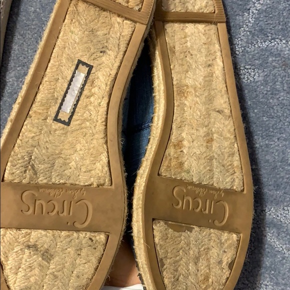 Queen Bee Circus By Sam Edelman SlipOns 8.5 denim - Picture 2 of 4